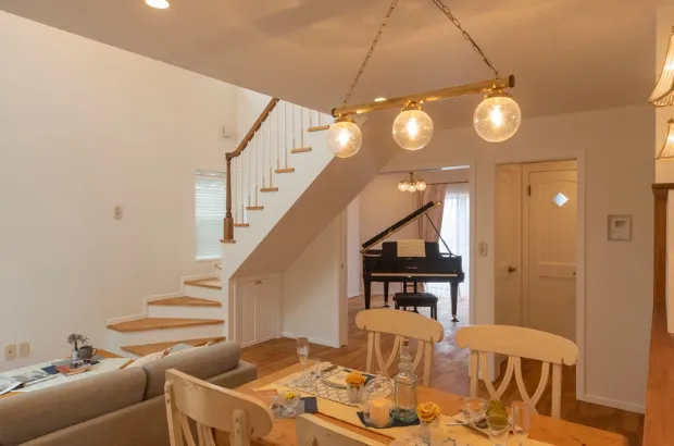 【ダイニングから見たピアノ教室スペース①】