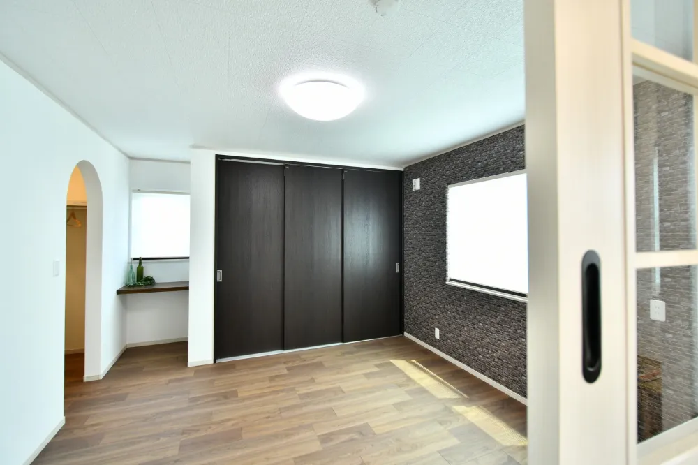 「好き」と「遊び心」を詰め込んで。高気密・高断熱が叶える、家族とペットの自由な暮らし。