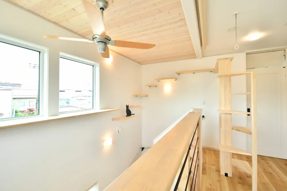 「好き」と「遊び心」を詰め込んで。高気密・高断熱が叶える、家族とペットの自由な暮らし。