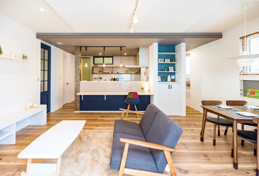 家族がつながる「青」のアクセント