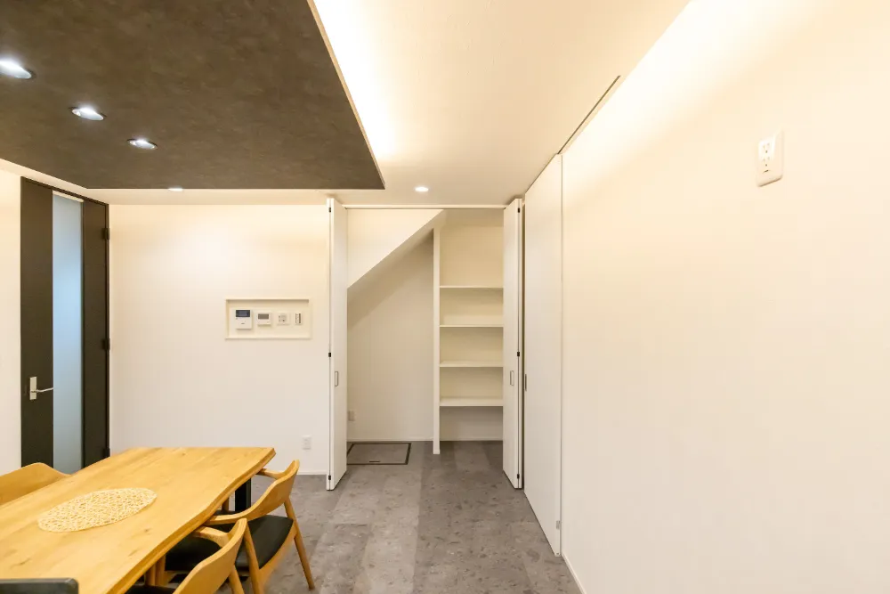 階段下の隠れた名脇役