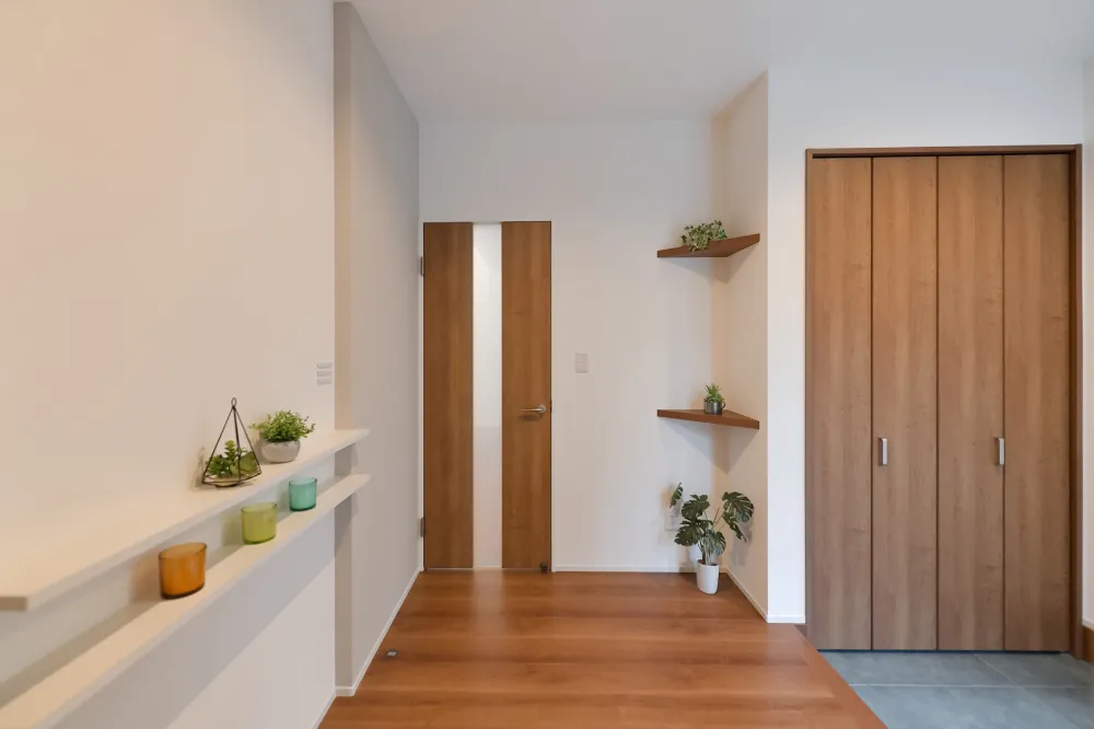 空へと視線がのびるゆったりとした平屋