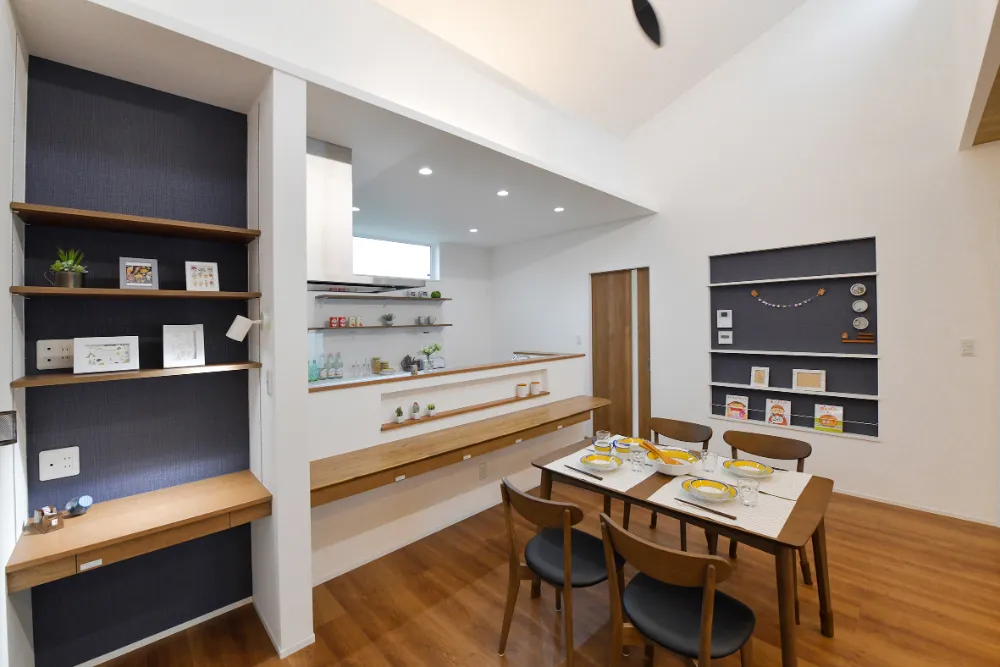 暮らしを彩るブルーのアクセント