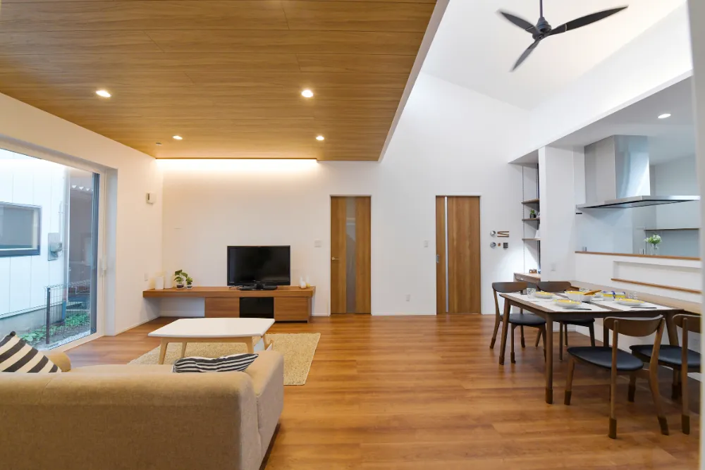 落ち着いた色合いのLDK