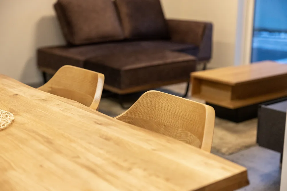 ずっと触れていたくなる、木のぬくもり