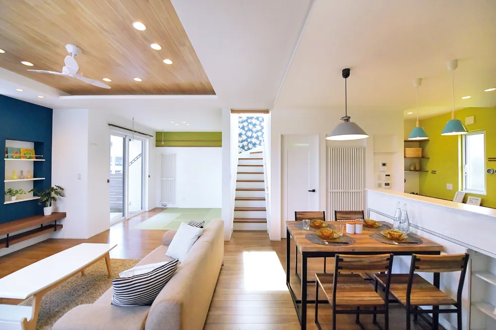 彩りと光が溶けあうLDK