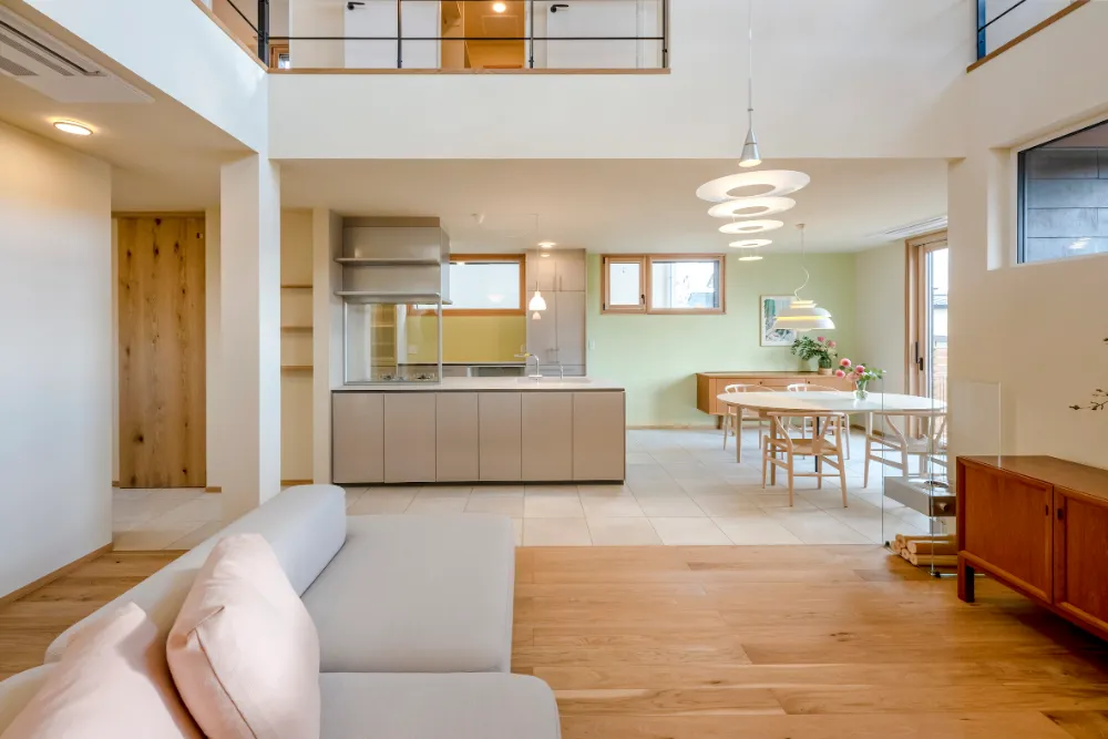 家族の気配がゆるやかにつながるリビング