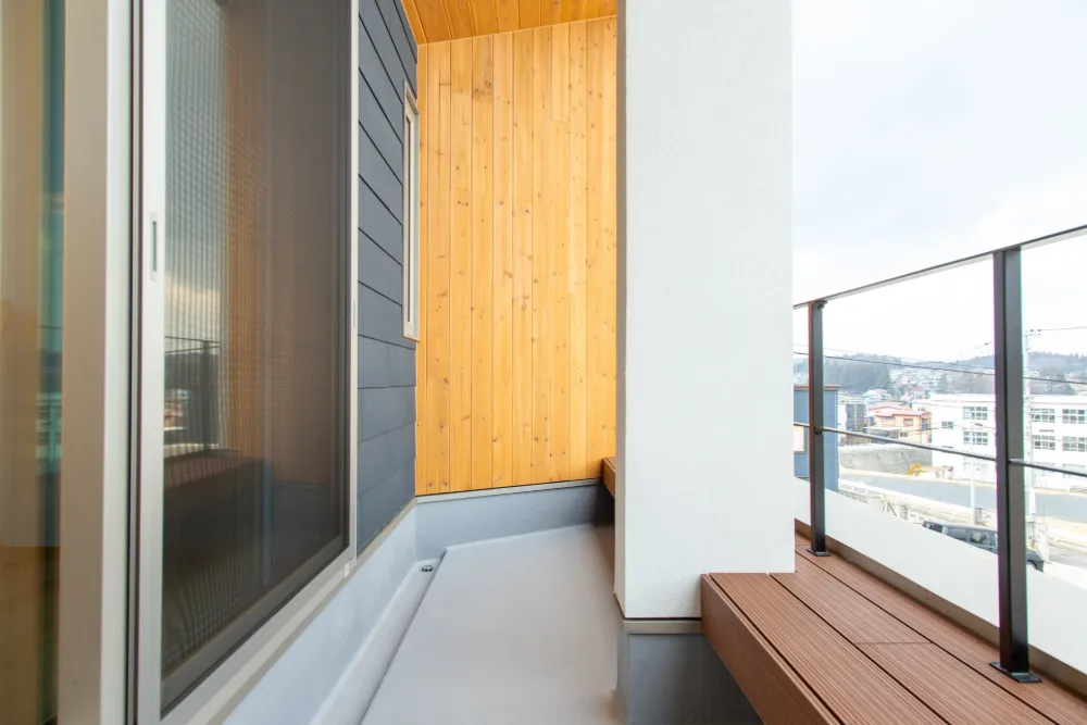 【バルコニー】