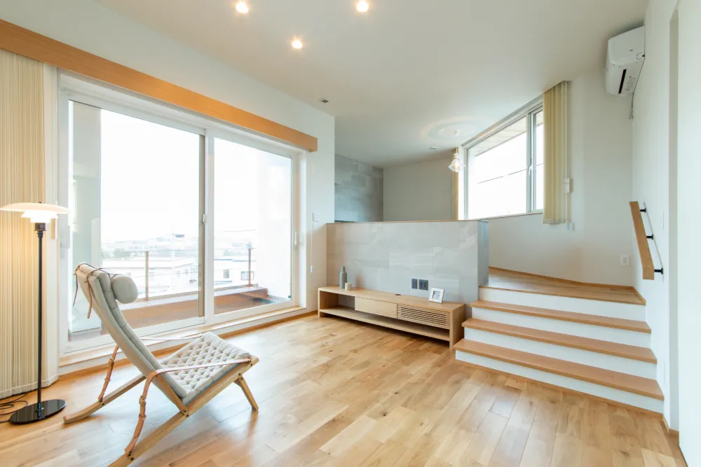 斜窓リビングのある眺望ハウス