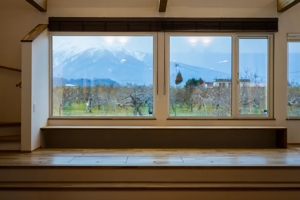 ステージから臨む岩木山