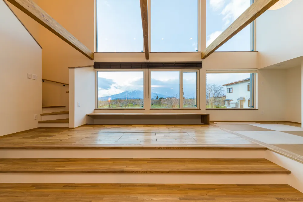 ステージから臨む岩木山