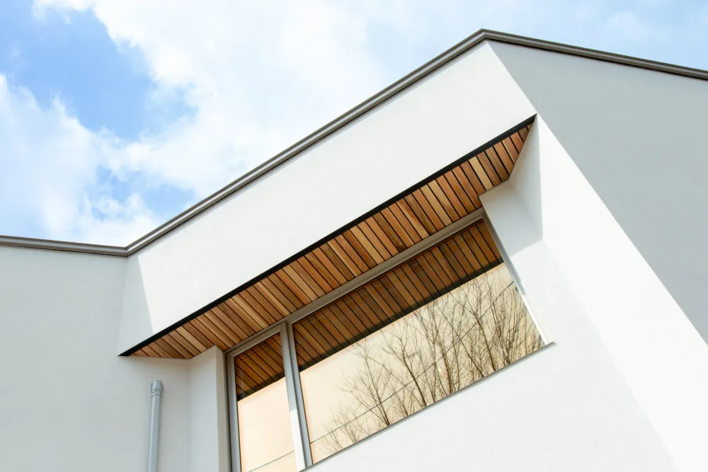 斜窓リビングのある眺望ハウス