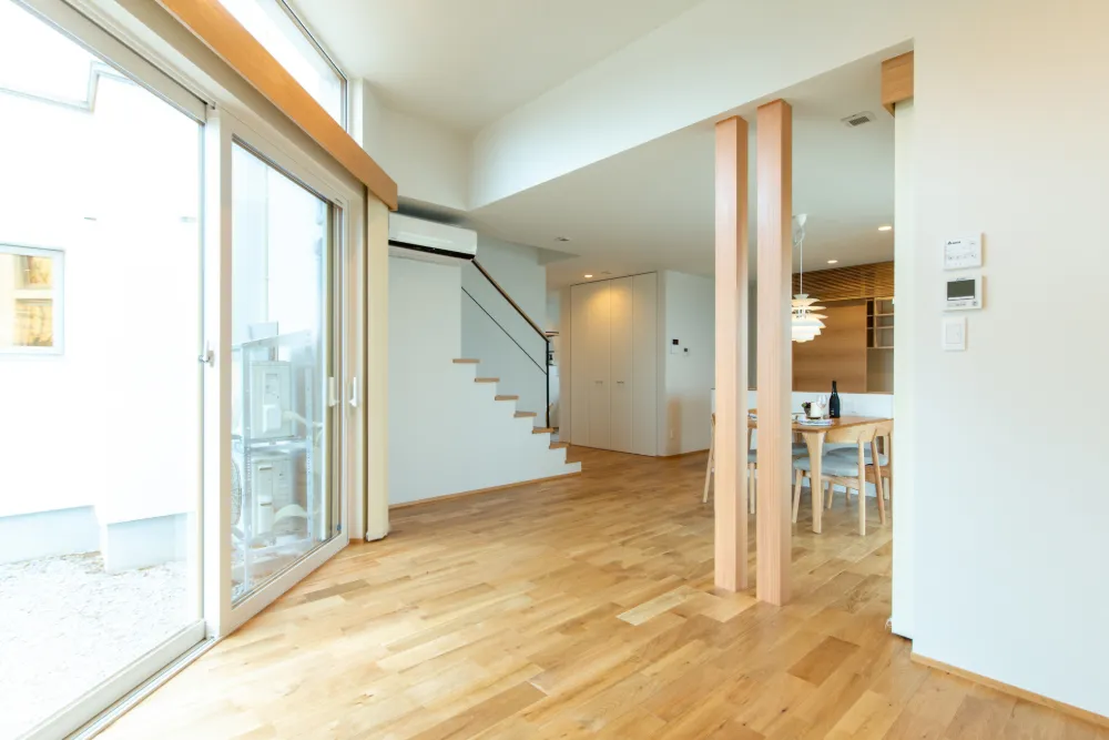 斜窓リビングのある眺望ハウス