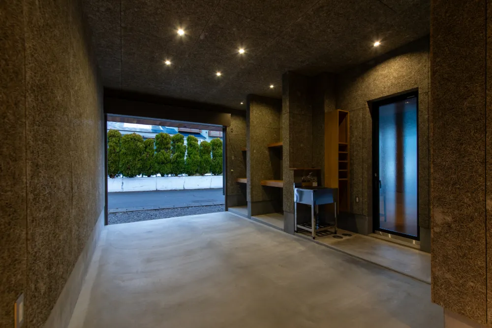 ふたつのスキップがつながる座カウンターのある家