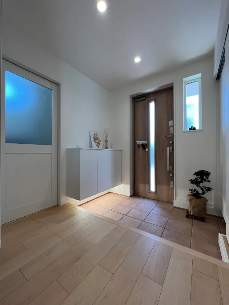 インテリアや小物が映えるシンプルハウス