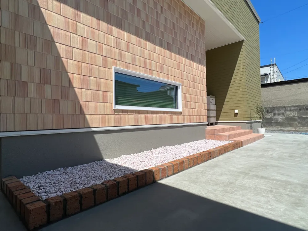 インテリアや小物が映えるシンプルハウス