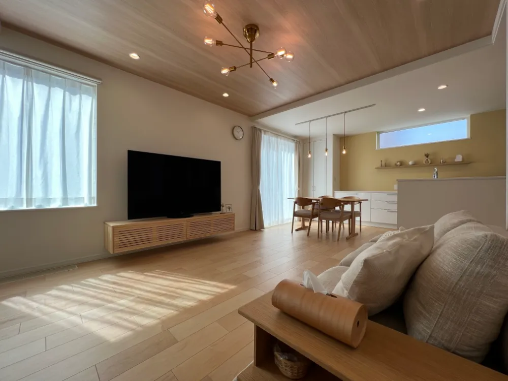 インテリアや小物が映えるシンプルハウス