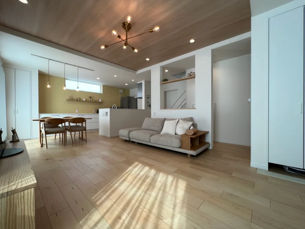 インテリアや小物が映えるシンプルハウス