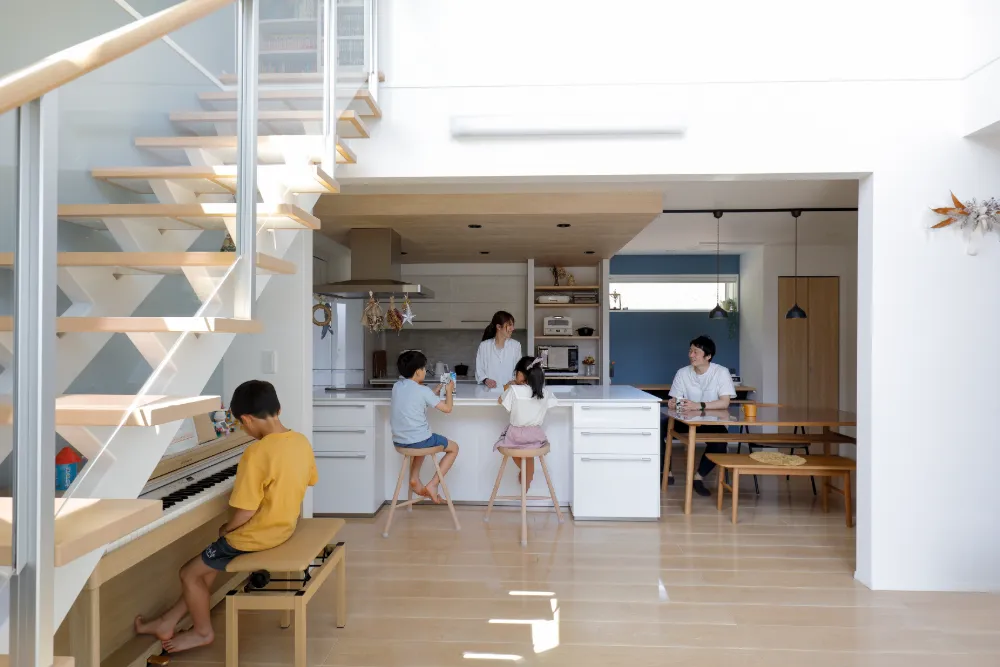 子育て・家事動線と、開放感を両立した家