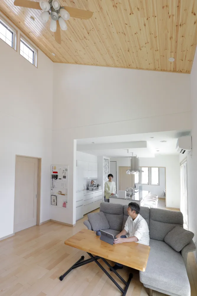 ふたりの暮らしに寄り添う南欧風デザインの明るい平屋