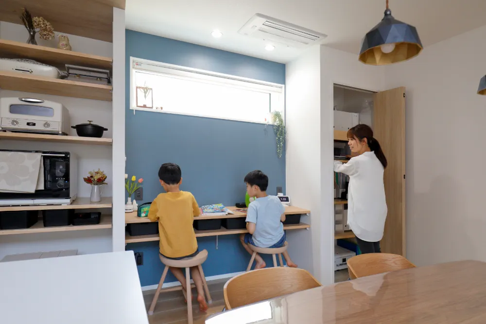 子育て・家事動線と、開放感を両立した家