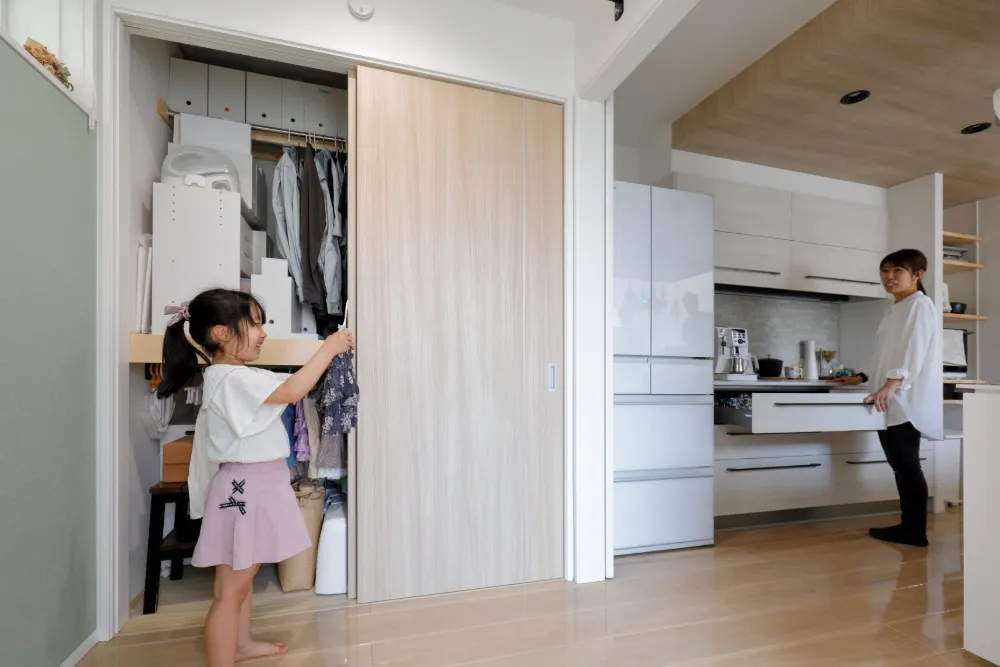 子育て・家事動線と、開放感を両立した家