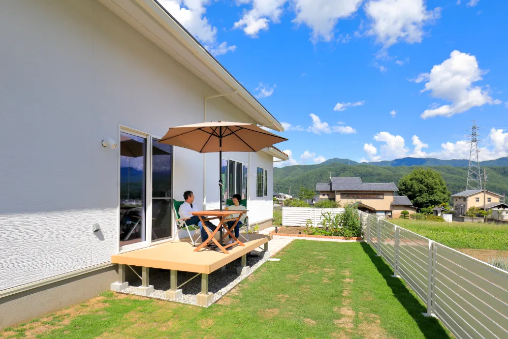 ふたりの暮らしに寄り添う南欧風デザインの明るい平屋