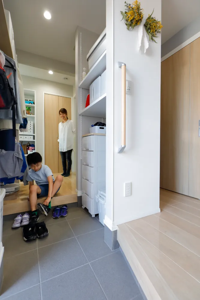 子育て・家事動線と、開放感を両立した家