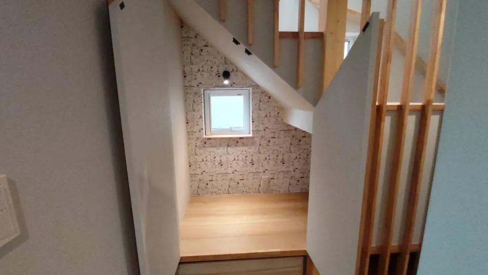 2階リビングにつながる屋上広場のある家