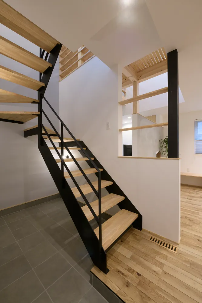 土間玄関・スチール階段