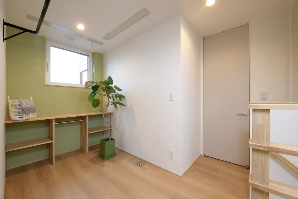 吹き抜けのダイニングがある家