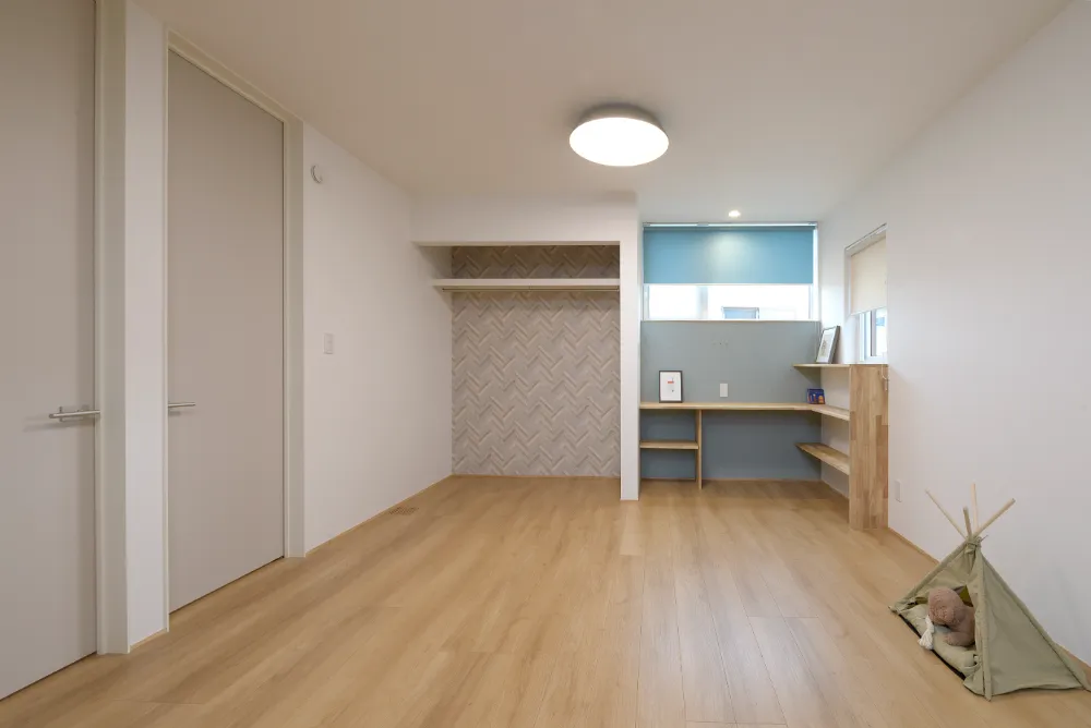 吹き抜けのダイニングがある家