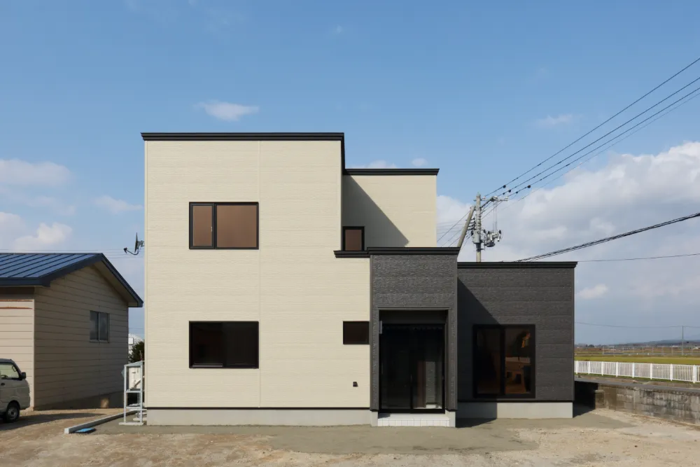～光と木のぬくもりが調和するシンプルモダンの家～