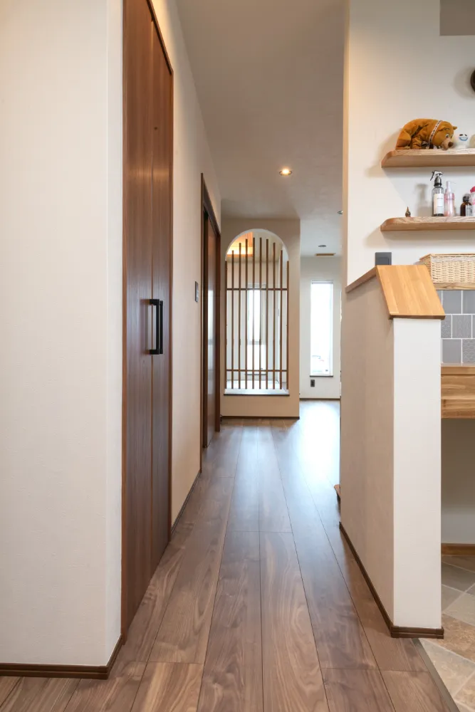 家事ラク動線と大人の趣味空間。快適性を極めたフルオーダーの平屋