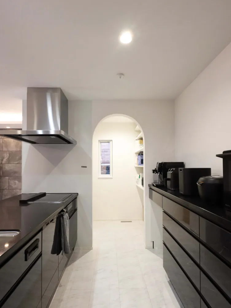 空間を優しく繋ぐアール（半円）壁