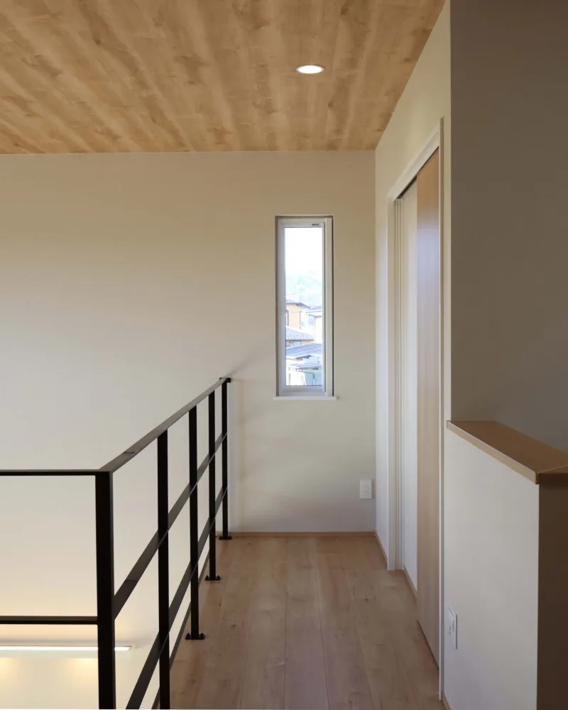 和のやさしさが広がる、吹き抜けリビングの家