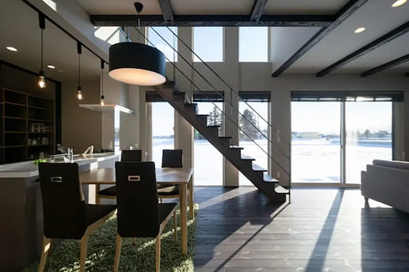 光と風を遮らない開放的な家