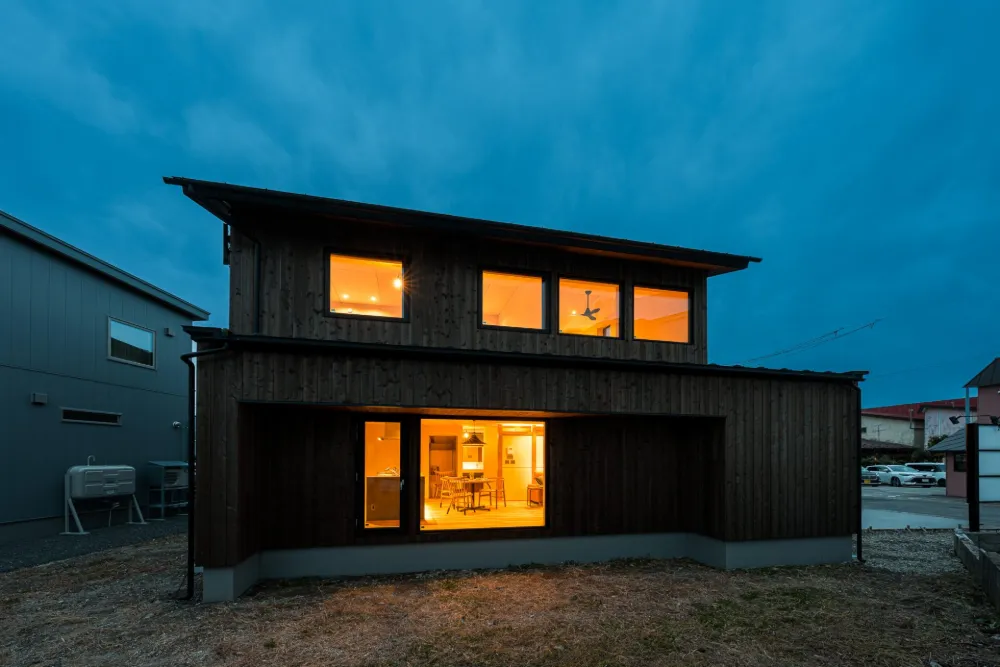 UA値0.25の高断熱性能で、年間を通じて快適な室温を保つ住宅です。