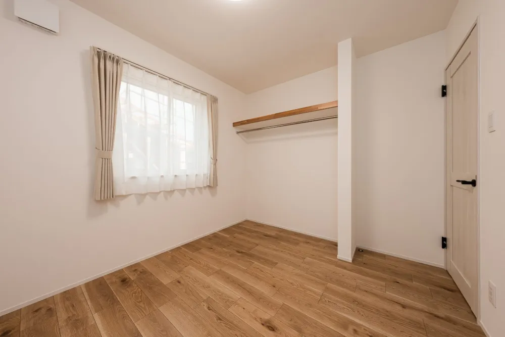 採光抜群！子供部屋や書斎などにちょうどいい個室あり。今人気のオープンクローゼット