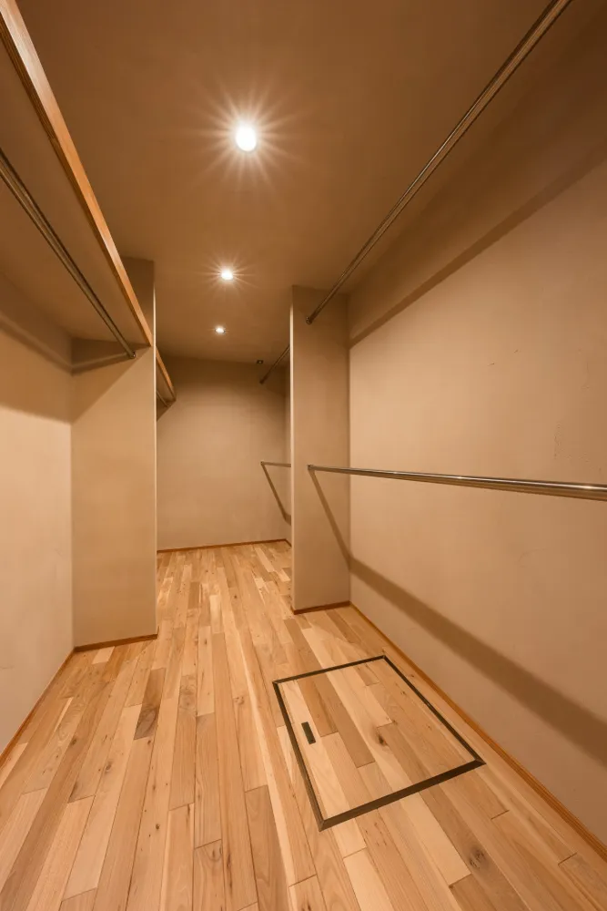 一年分の衣類などをたっぷり収納できます。