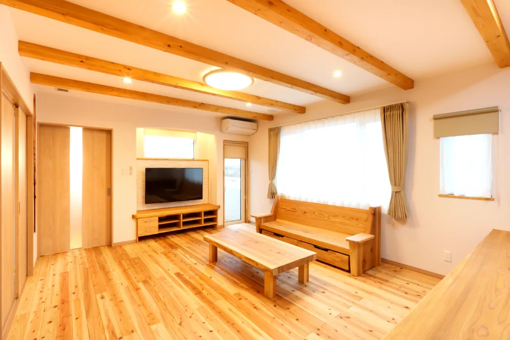 建ててから約10年。今も色褪せない「ちょうどいい」自然素材の平屋。