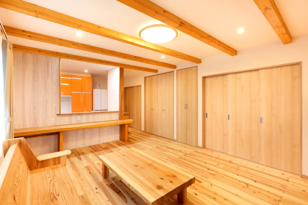 建ててから約10年。今も色褪せない「ちょうどいい」自然素材の平屋。