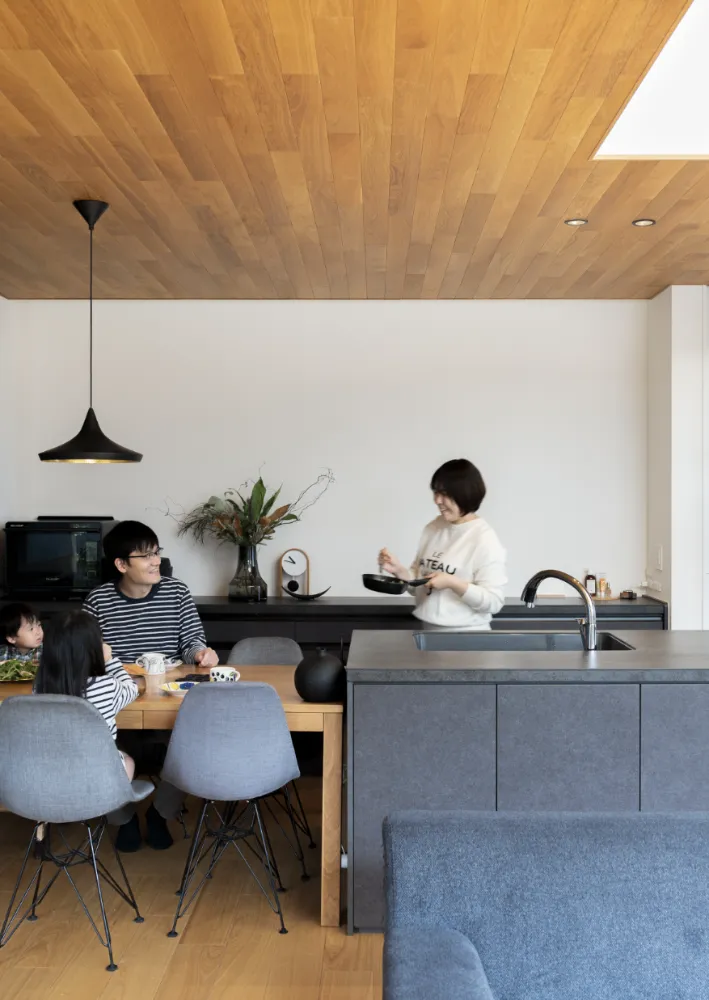 美しさも動線も両立したアイランドキッチン