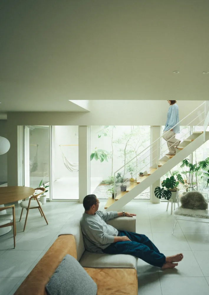 やさしい光で包まれるリビング