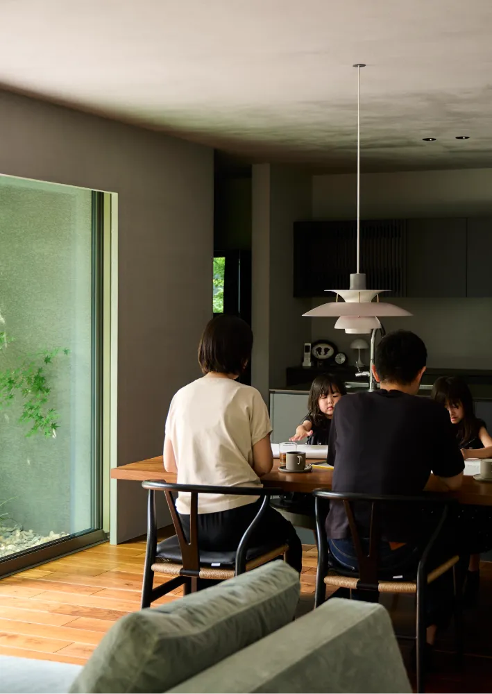 明暗のコントラストを愉しむ住まい