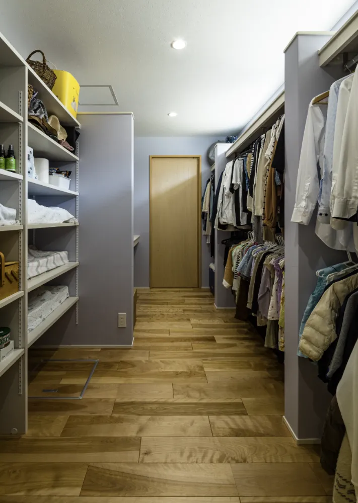 のどかな地に建つモダンな平屋。 家族の笑い声が広がる伸びやかな家